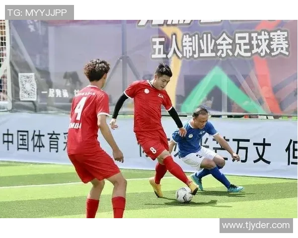 足球巨星争霸赛：打造属于你的梦幻球队征战全球赛场