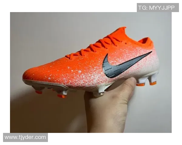 刺客14足球鞋球星上脚展现速度与精准兼备的全能表现